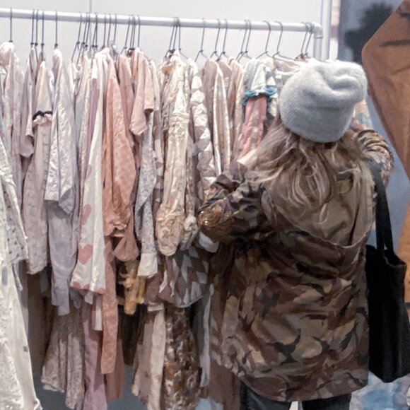 Meet your Posher, @yosemitehills - Picture 1 of 1